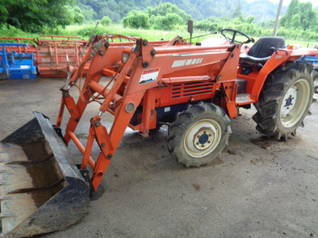 Kubota L1-245D