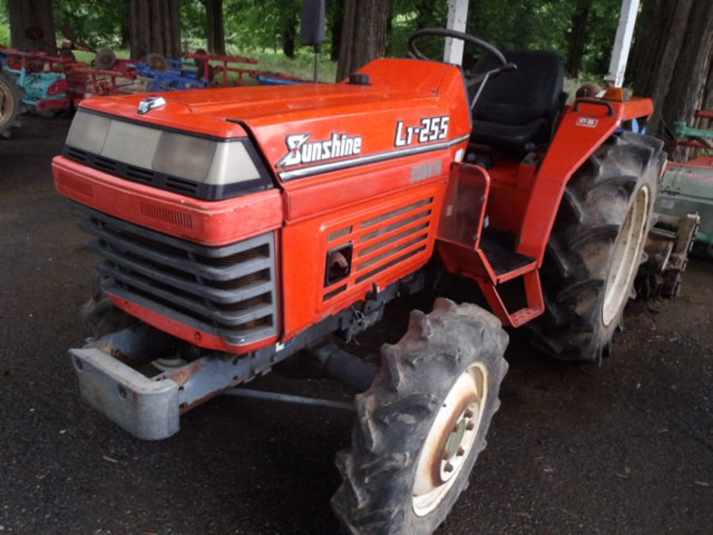 Kubota L1-255D