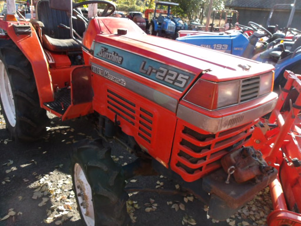 Kubota L1-225D