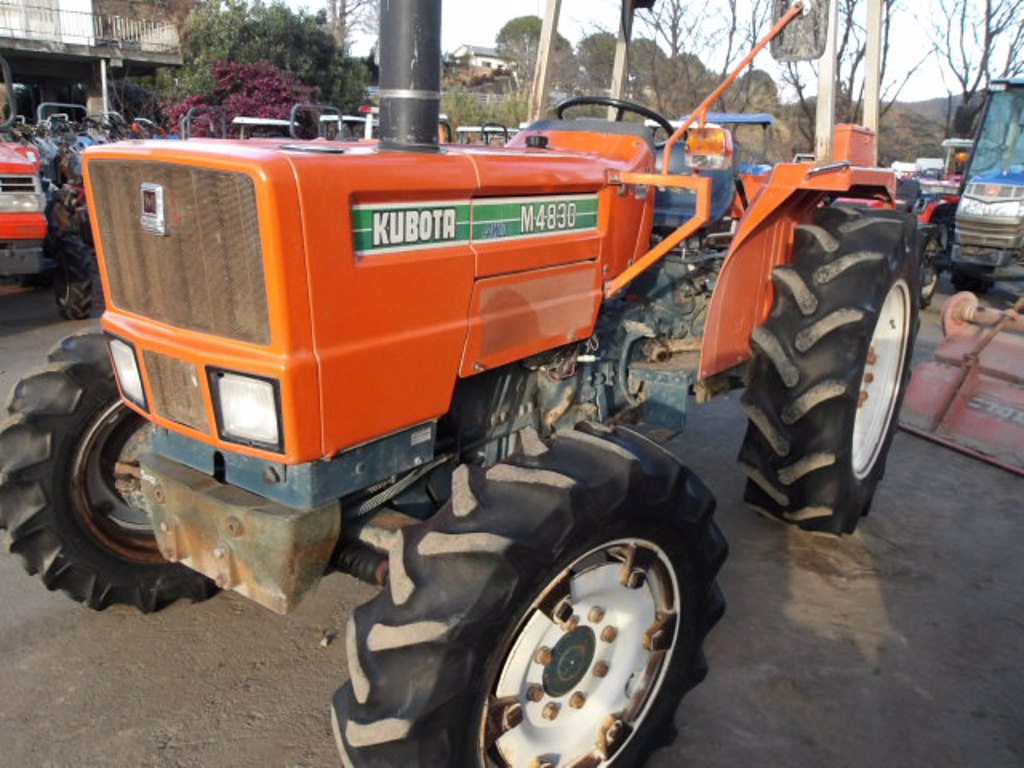 Kubota M4830