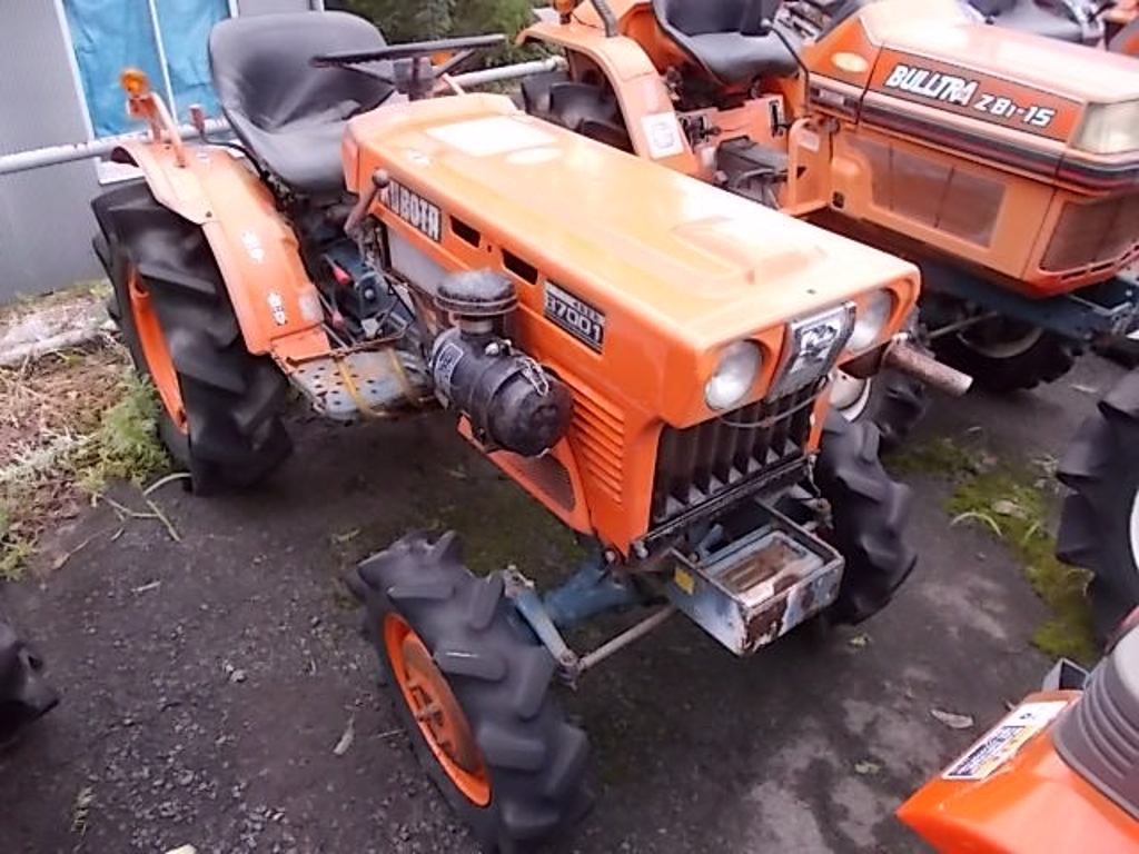 Kubota B7001