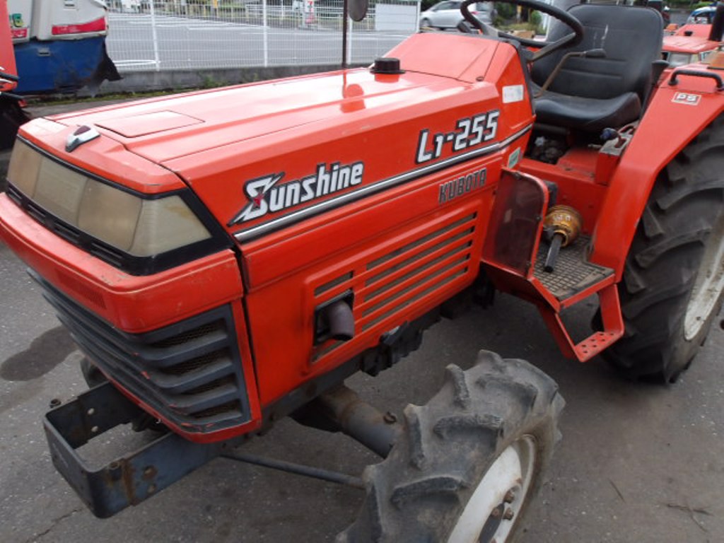 Kubota L1-255D