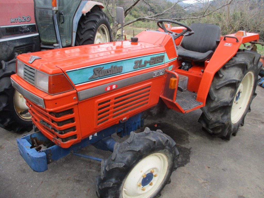 Kubota L1-265D