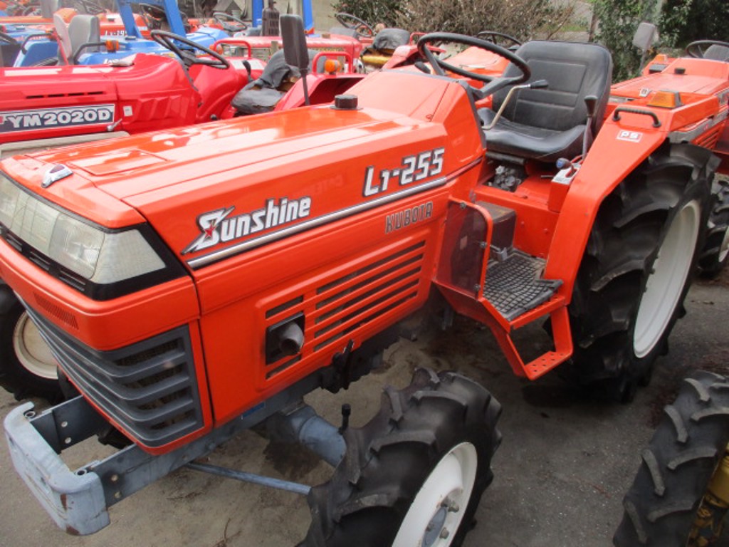 Kubota L1-255D