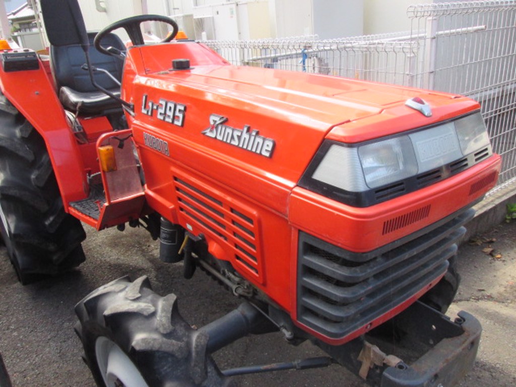 Kubota L1-295D