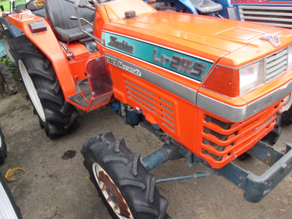 Kubota L1-245D