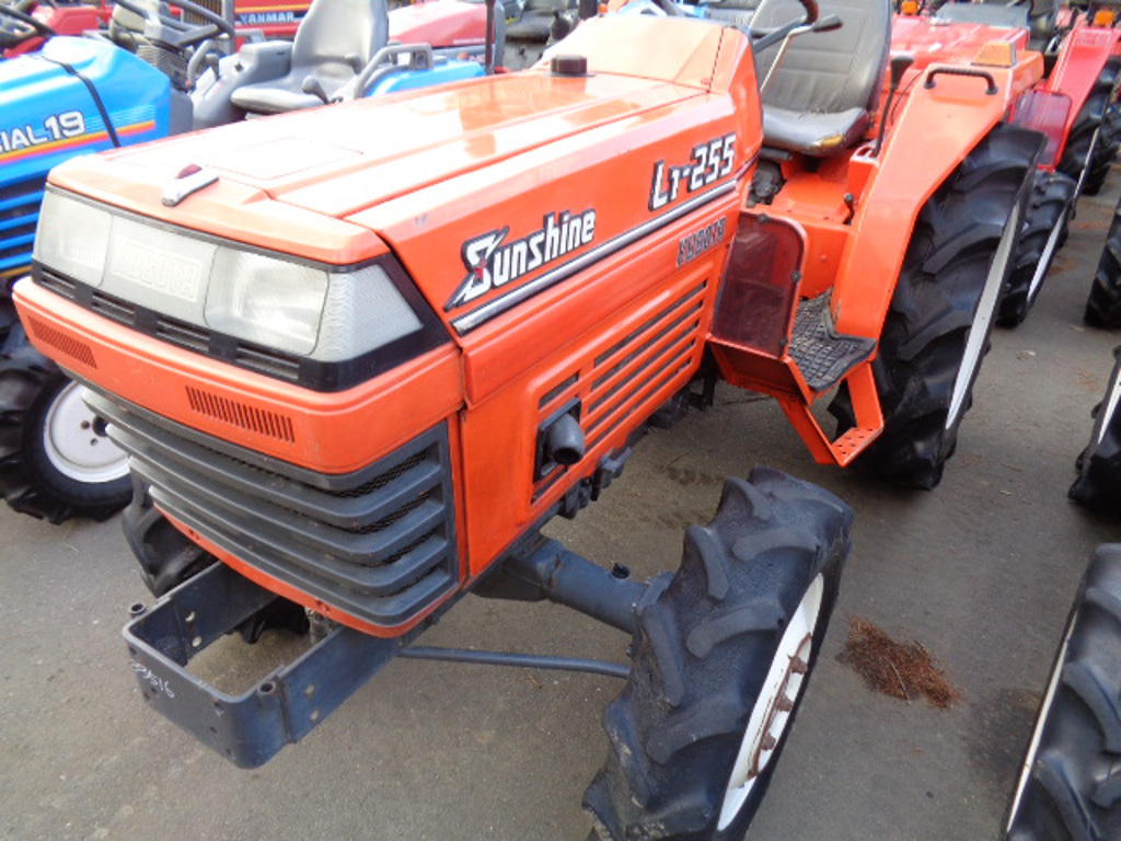 Kubota L1-255D