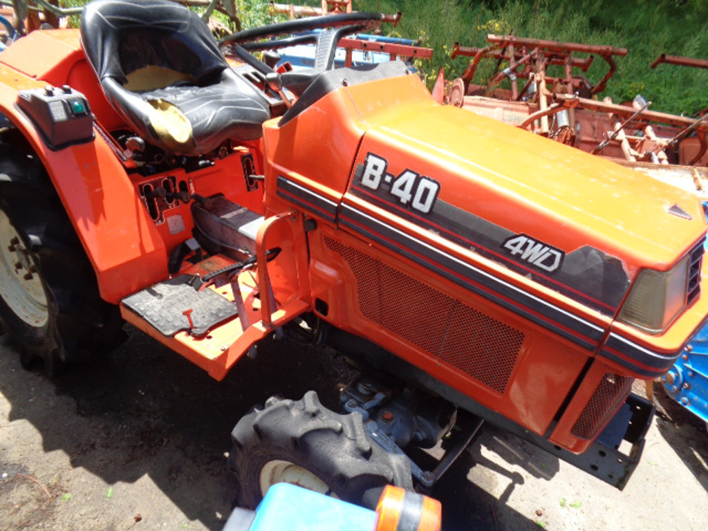 Kubota B-40