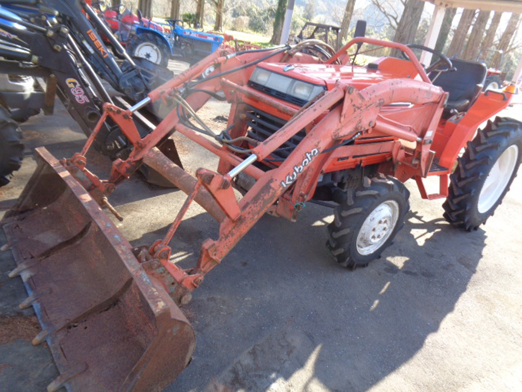 Kubota L1-215D