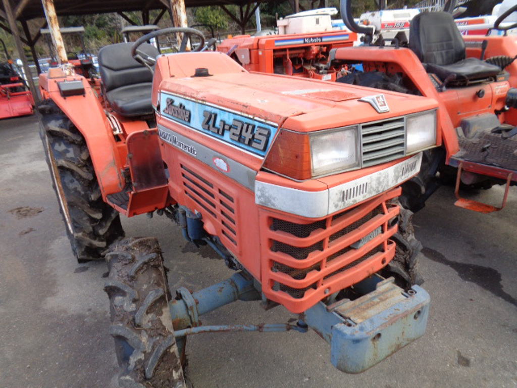 Kubota L1-245D